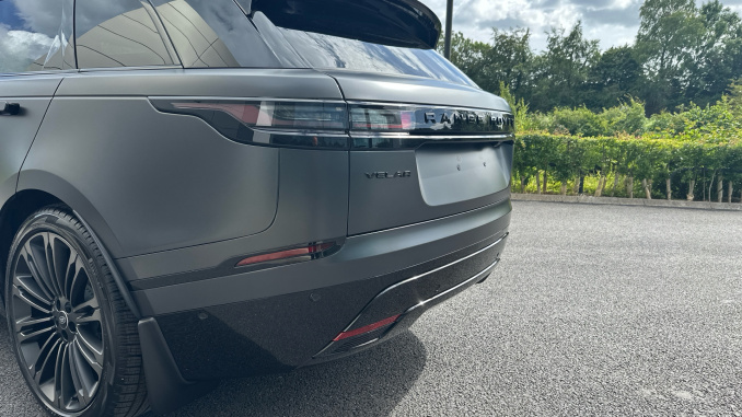 Land Rover Range Rover Velar 3.0 D300 MHEV Belgravia Edition Satin 5dr Auto Diesel Estate - Image 29